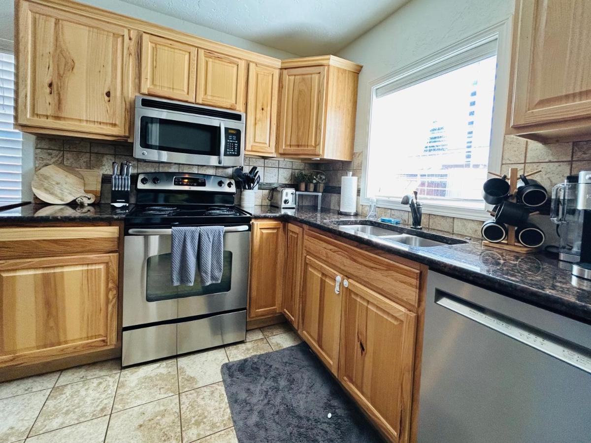 Home Sweet Idahome, Feels Like Home With All The Decor You Wish You Could Afford King Bed In Master, Fully Fenced Dog Friendly Yard, A Few Blocks From Bsu And Downtown Boise, Your Perfect Stay! Exterior photo