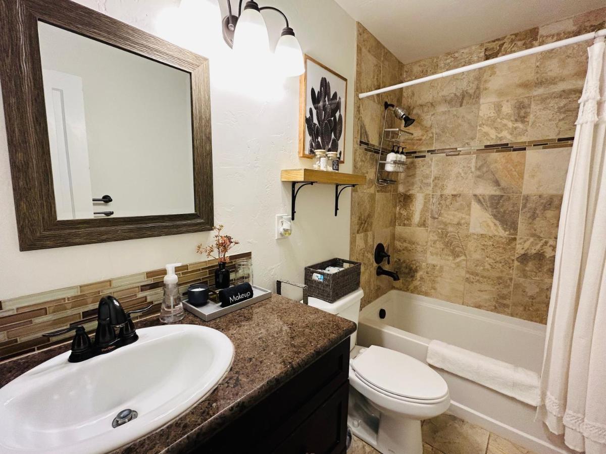 Home Sweet Idahome, Feels Like Home With All The Decor You Wish You Could Afford King Bed In Master, Fully Fenced Dog Friendly Yard, A Few Blocks From Bsu And Downtown Boise, Your Perfect Stay! Exterior photo